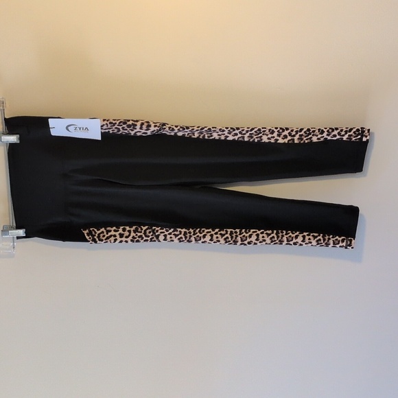 Zyia Women’s Leopard Pocket Brilliant Hi-Rise Capri 20" in Black 4 - Picture 7 of 15